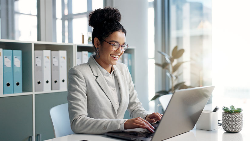 Business_lawyer_working_on_legal_project_development_plan